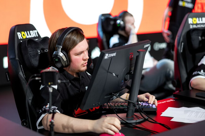 B8 – Vitality. Budapest Major. Третий этап. Смотреть онлайн. LIVE