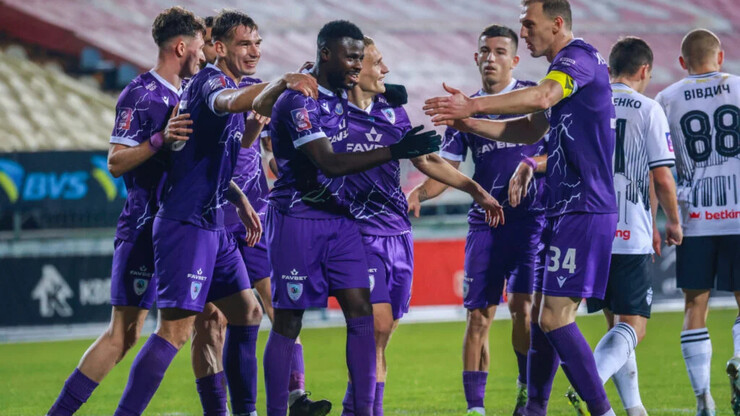 Один з лідерів УПЛ попрощається з двома футболістами вже взимку