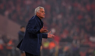 МОУРИНЬО: «Раздаражает. Работали неделю над построением игры от вратаря...»