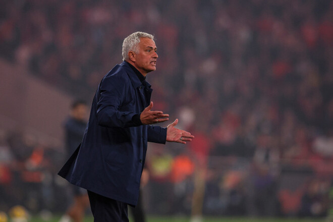 МОУРИНЬО: «Раздаражает. Работали неделю над построением игры от вратаря...»