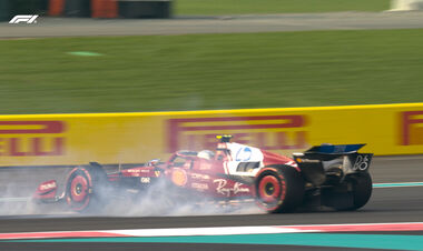 ВІДЕО. Заїзд Ф1 зупинили через аварію Хемілтона на Фераррі