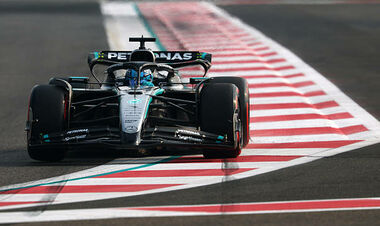 Остання практика сезону Ф-1. Хто лідер і велика аварія Хемілтона