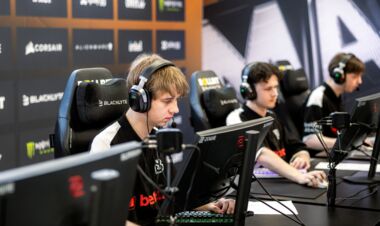 NAVI програли свій матч з близьким рахунком, а B8 вже за крок до плей-оф