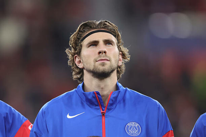 Забарний пропустить найближчий матч ПСЖ. Сафонов вийде у стартовому складі