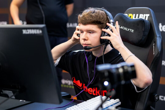 B8 – paiN. Budapest Major. Третий этап. Смотреть онлайн. LIVE