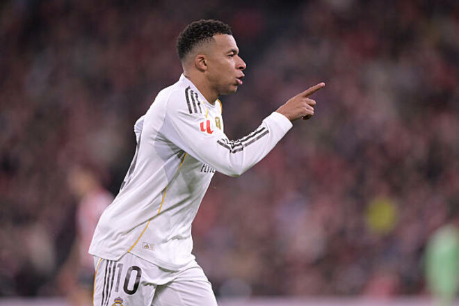 Алонсо порівняв Мбаппе і Роналду: «Кіліан пише велику історію Реала»