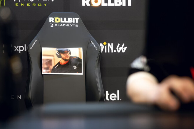 Украинцы играли без тренера в матче на вылет с мейджора. Что произошло?