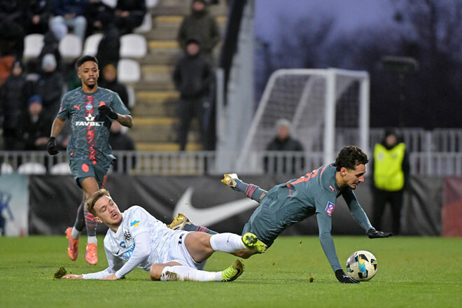 Гравець Шахтаря про поле: «Для Динамо все добре, для нас – полив не працює»