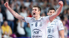 Команда капітана збірної України розбила суперника у трьох сетах