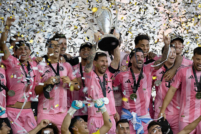 Сенсаційний лідер УПЛ, поразка по булітах у socca, трофей Мессі