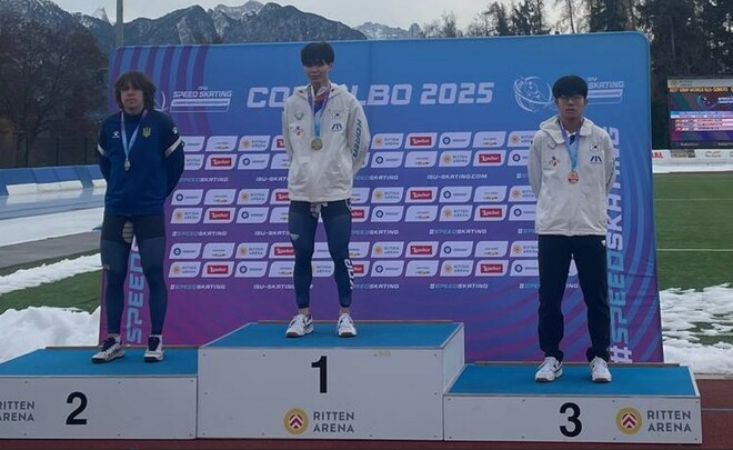 Коньки. Хочин снова написал историю. Украинец впервые стал призером ЮКМ