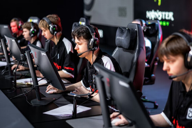 NAVI – B8. Budapest Major. Третий этап. Смотреть онлайн. LIVE трансляция