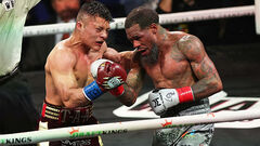 Крус и Роуч не сумели определить победителя в поединке за два титула