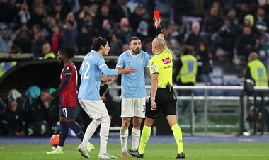 ВИДЕО. Две желтые и удаление за секунду: как Лацио и Болонья вничью сыграли