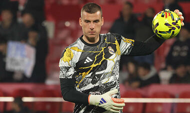 Легендарний клуб лідирує в гонці за гравця збірної України