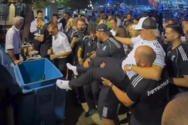 ВІДЕО. Топ-команда Ф1 розпрощалася з пілотом, відправивши його у смітник