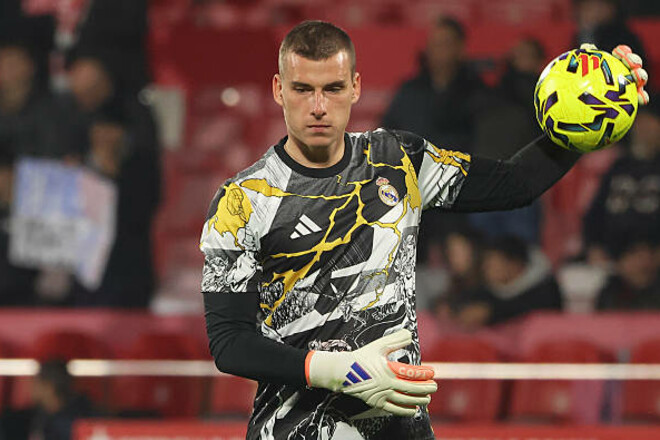 Легендарний клуб лідирує в гонці за гравця збірної України