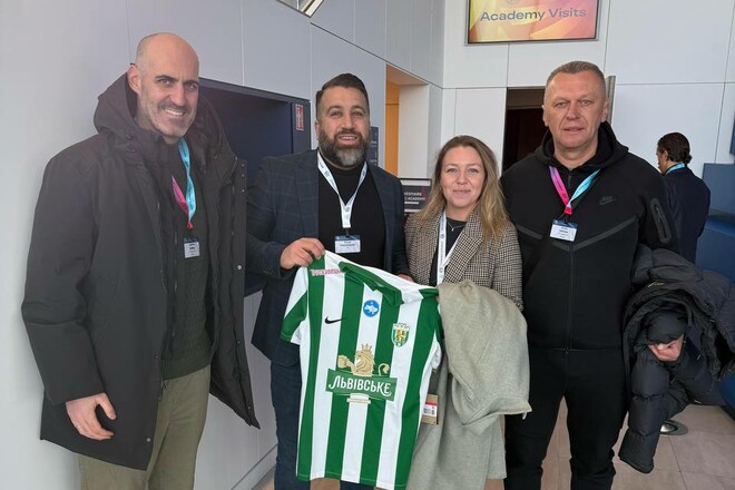 ФОТО. Представители Карпат посетили академию европейского топ-клуба