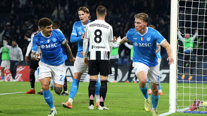 Дубль Хойлунда. Наполи нанес Ювентусу поражение и возглавил таблицу Серии A