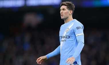 Игрок сборной Англии и топ-клуба АПЛ травмировался, наряжая елку