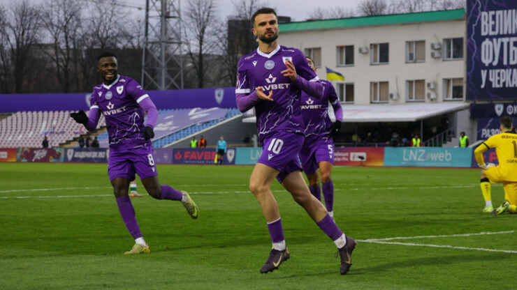 ЛНЗ выиграл первый круг, долгожданная победа Динамо, осечка Шахтера