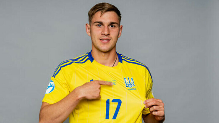 Одноклубник для Довбика. Рома может подписать полузащитника сборной Украины
