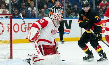 НХЛ. Победы Торонто и Детройта, топ-игра вратарей и 7 шайб Калгари