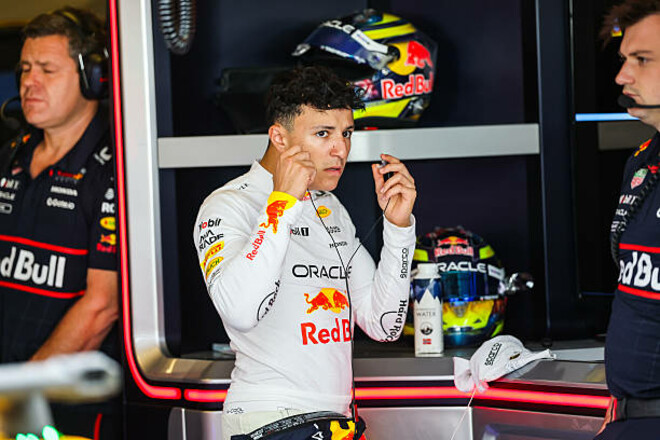 ФОТО. Золотий шолом Норріса, Хаджар у машині Ред Булла і новачок Ф-1