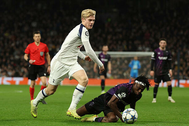 Автогол та два пенальті. Тоттенхем взяв три очки у матчі ЛЧ зі Славією