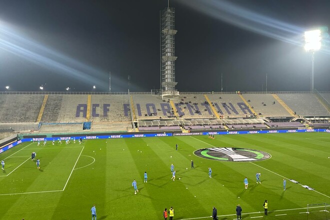 ФОТО. Футболісти Динамо вже вийшли на поле стадіону у Флоренції