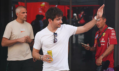 Бос Феррарі: «Леклер тільки і робить, що скаржиться»