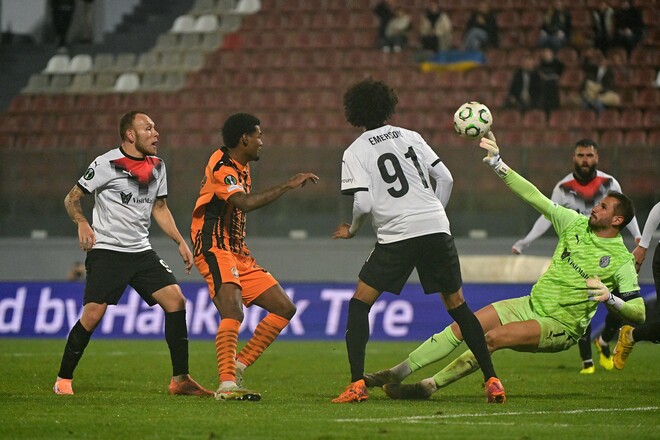 Шахтар вийшов у плей-оф, Динамо вибуло з ЛК, срібло Тарасюк у біатлоні