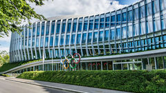 Позорное решение МОК: россияне и белорусы выступят под своей символикой