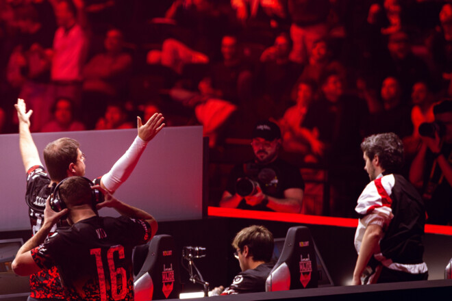 FaZe прорвались в полуфинал Budapest Major, разгромив MOUZ