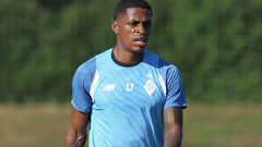 Известно, чем занимается футболист Динамо, который уехал из Украины