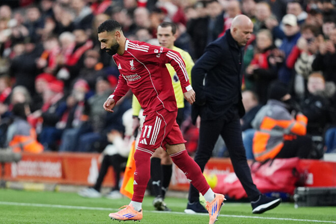 ФОТО. Слот вперше після скандального інтерв'ю Салаха випустив його на поле