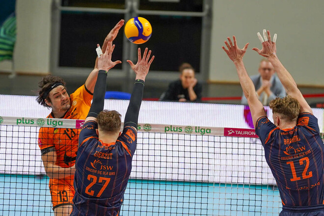 Барком-Кажани розгромно поступились конкуренту за плей-оф ПлюсЛіги