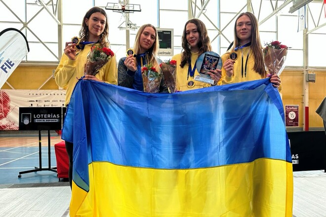 Украинские шпажистки выиграли золото на этапе юниорского КМ по фехтованию