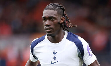 ФОТО. Футболиста АПЛ ограбили уже три раза. Он впал в депрессию