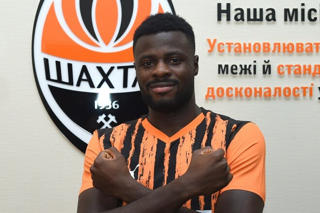 Стала відома сума трансферу Проспера Оба з ЛНЗ до Шахтаря