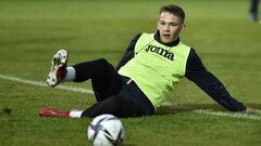 Известный украинский нападающий отказался возвращаться в Украину