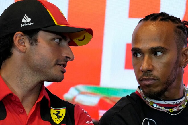 Екс-бос команди Ф1: «У Феррарі шкодують, що його замінили на Хемілтона»