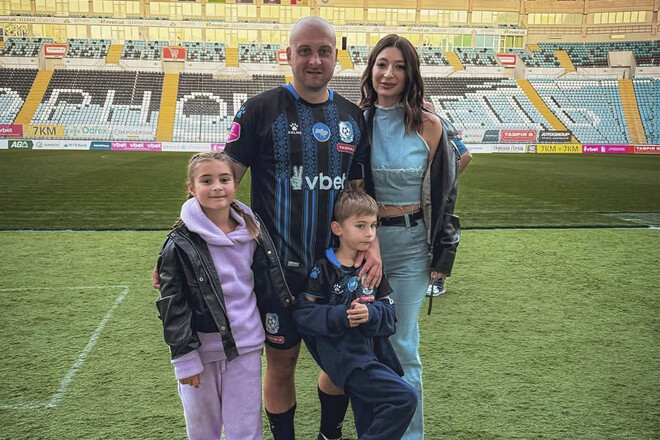 ФОТО. Ракицкие удивили фотосессией прямо на стадионе. Красота