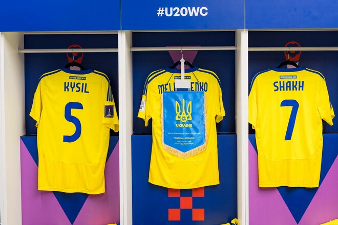 ФОТО. Як виглядає роздягальня збірної України перед матчем ЧС U-20