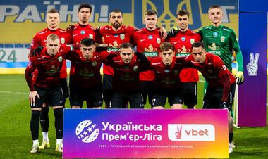 Шість футболістів можуть залишити Карпати під час трансферного вікна