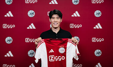 ОФИЦИАЛЬНО. Аякс подписал контракт с известным екс-защитником Арсенала