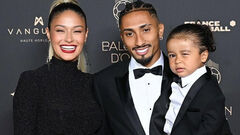 ВИДЕО. Жена футболиста Барселоны шокировала своего мужа подарком