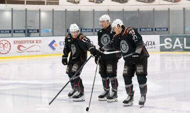 Яркая победа чемпиона: форвард забросил 5 шайб, защитник сделал 5 ассистов