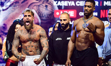 Команде Усика помогли выехать из Украины, чтобы помочь Джошуа