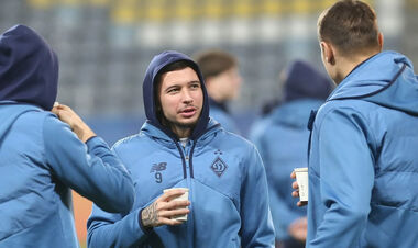 ФОТО. Динамо прибыло на стадион в Люблине. Как выглядит раздевалка киевлян